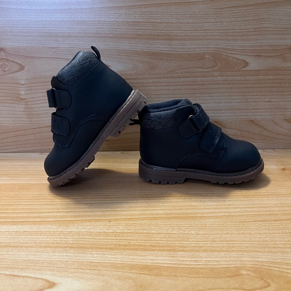 OshKosh Toddler Boots- Size 4 (Worn once)
